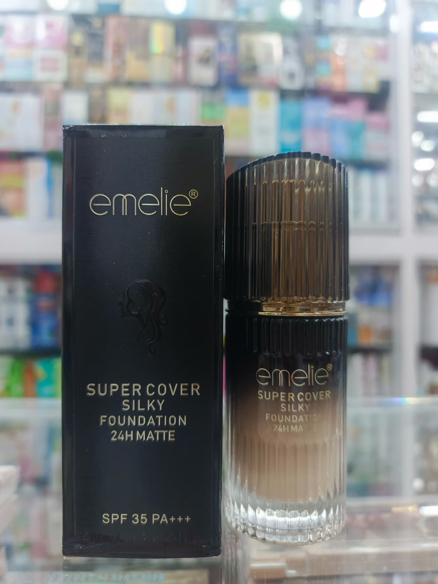 Emelie, super cover silky foundation 25H matte