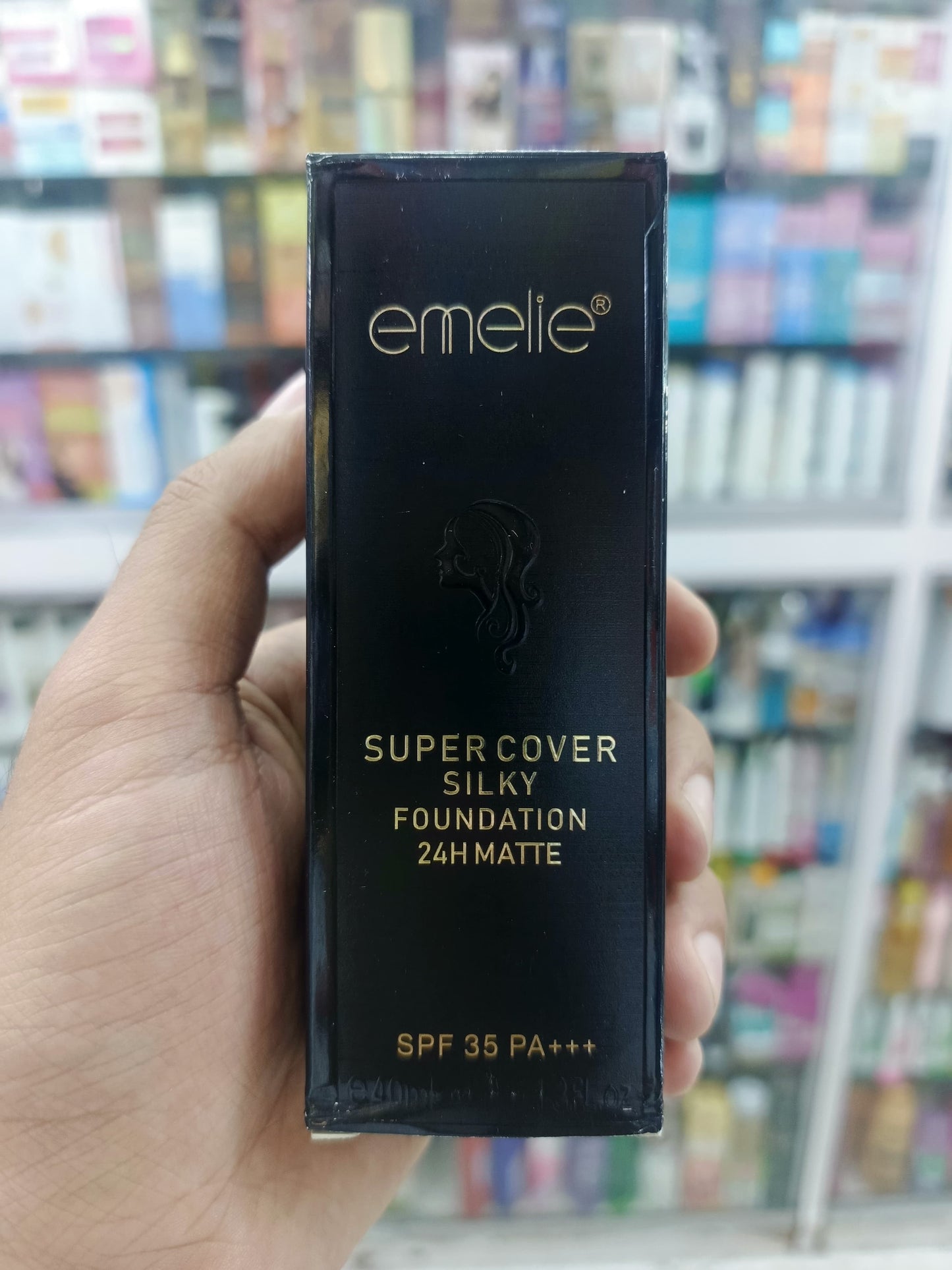 Emelie, super cover silky foundation 25H matte