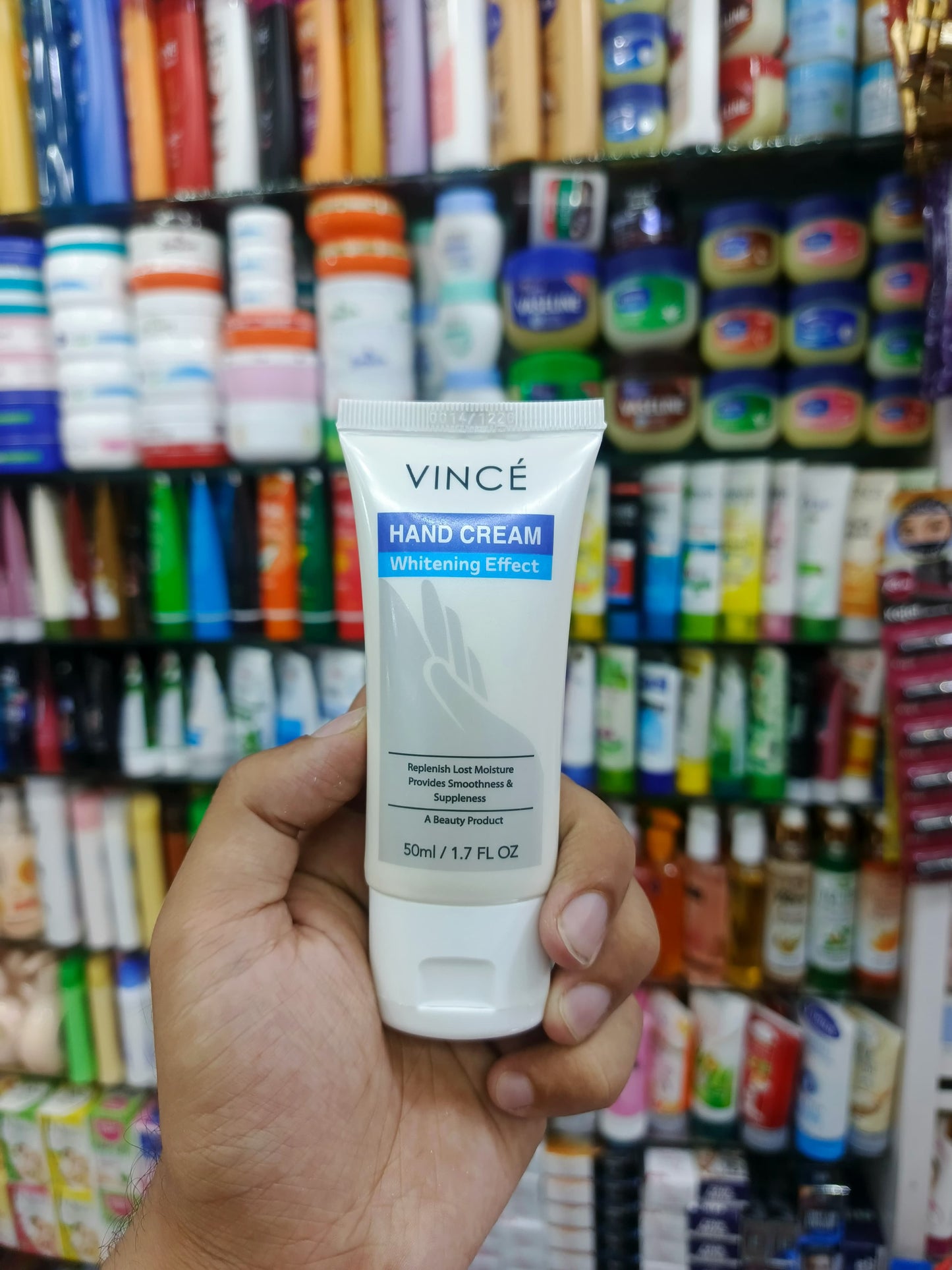 Vince, Hand cream Whitening effect, replenish lost moisture provides smoothness & suppleness, 50ml