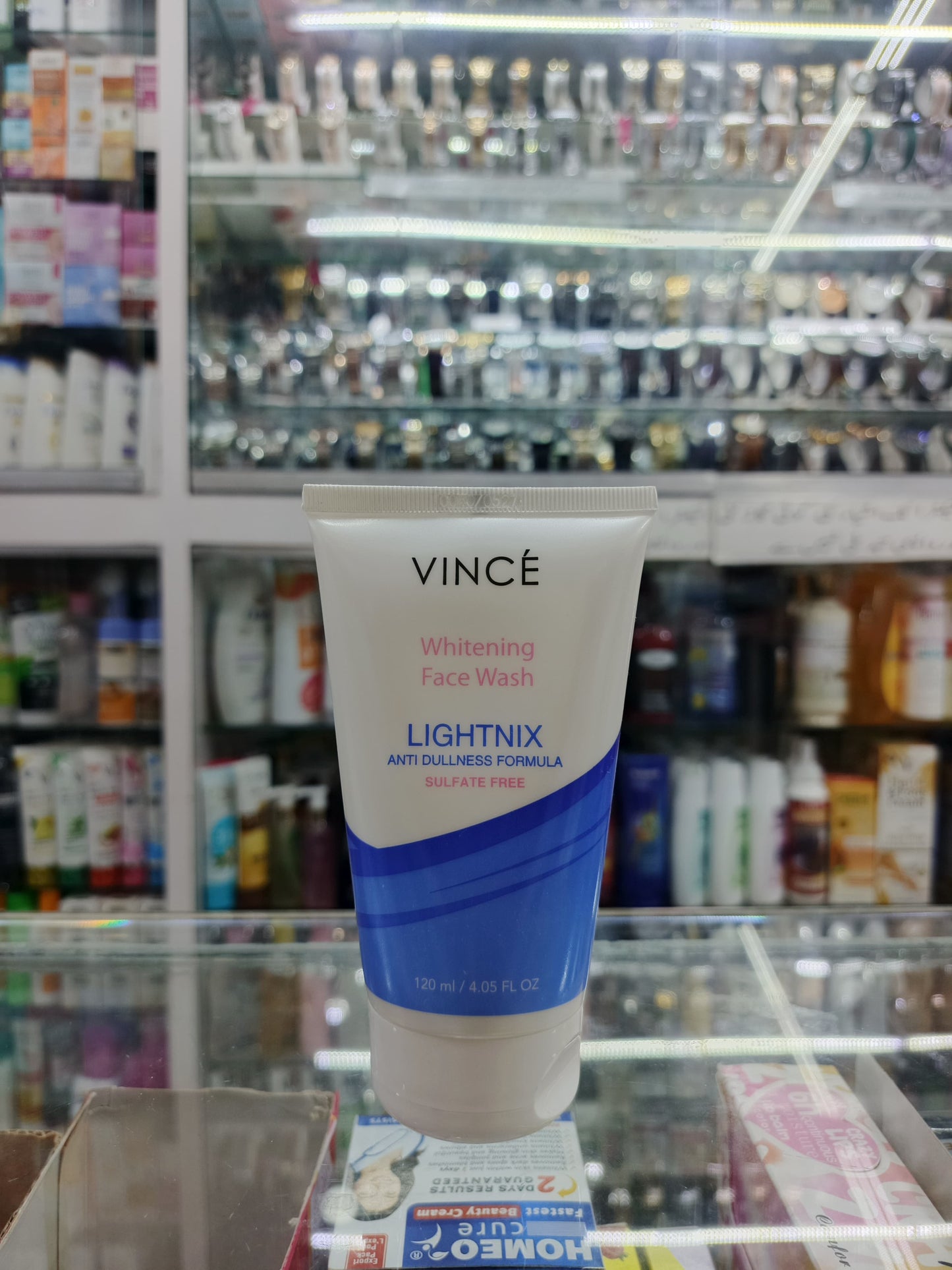 Vince, Whitening face wash, anti dullness formula, 120ml