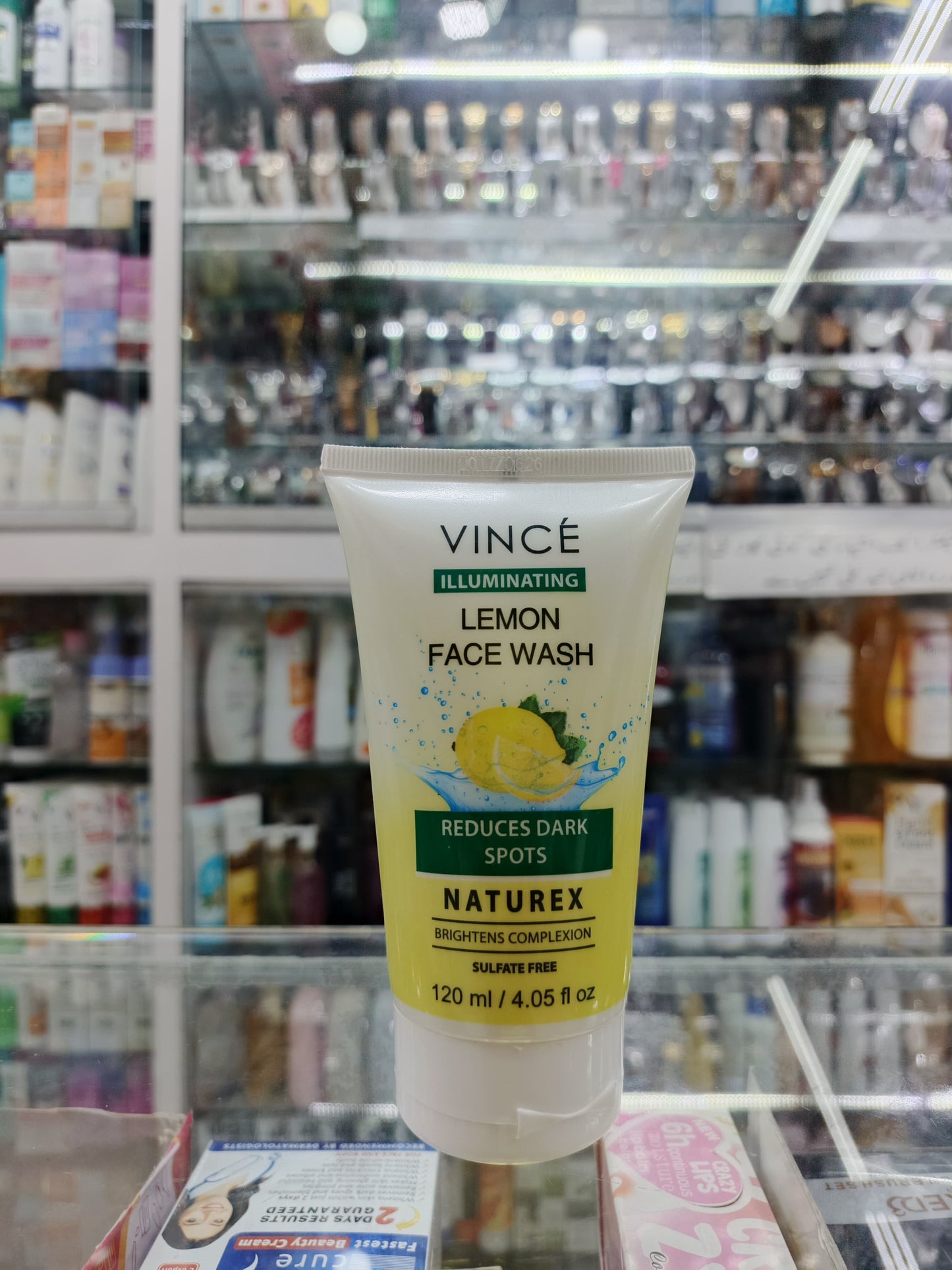 Vince, Illuminating lemon face wash, 120ml