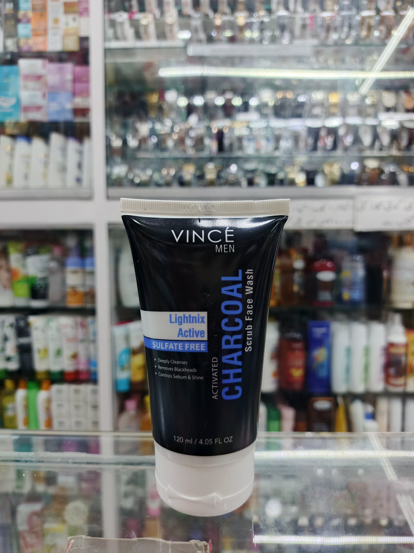 Vince, Activated chacoal scrub face wash, sulphate free, 120ml
