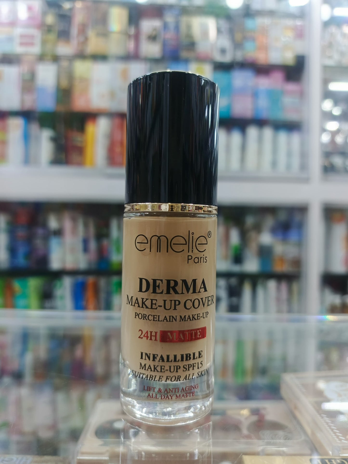 Emelie derma 24H matte foundation