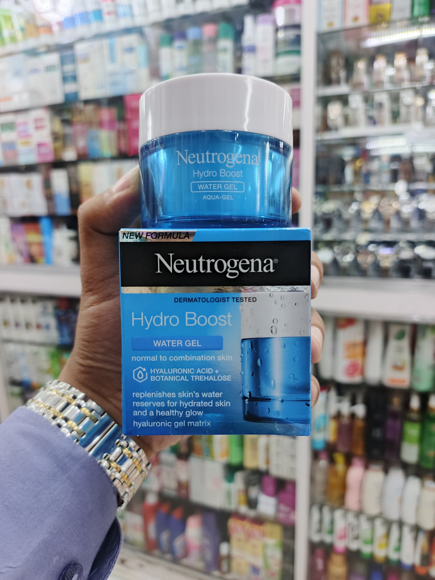 Neutrogena Hydrating Water Gel with Hyaluronic Acid – Lightweight & Oil-Free Moisturizer