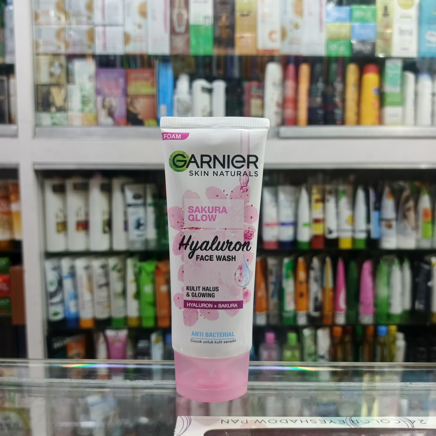 Garnier, Sakura glow, hyaluron facewash, 100ml