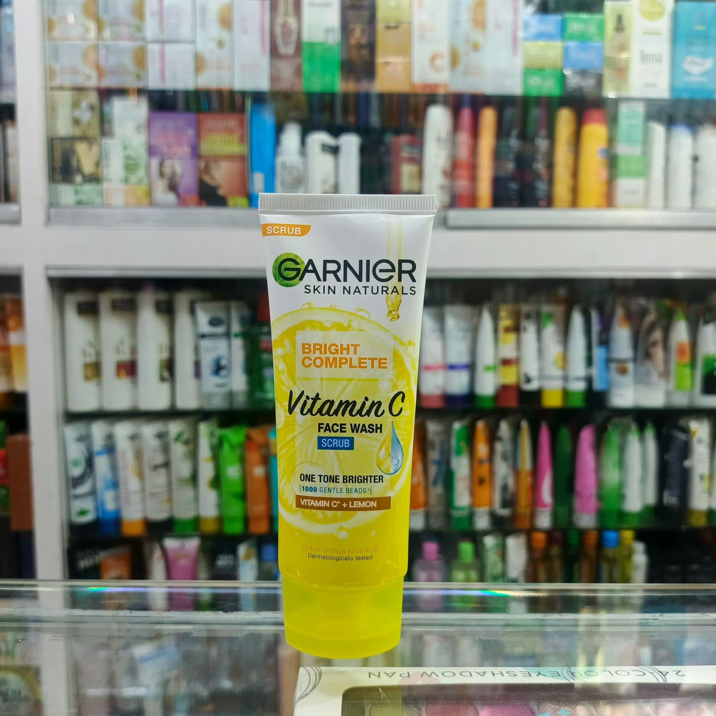 Garnier, Bright complete, Vitamin C scrub facewash, 100ml